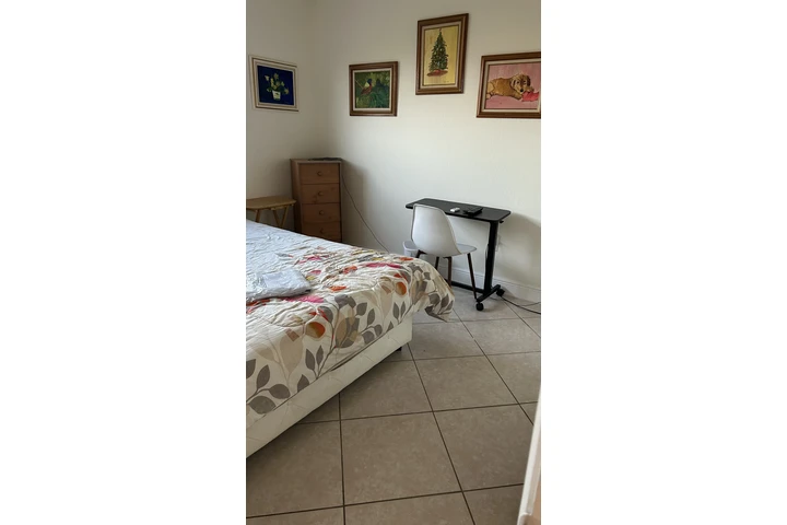 $1000 : Habitación amueblada image 2