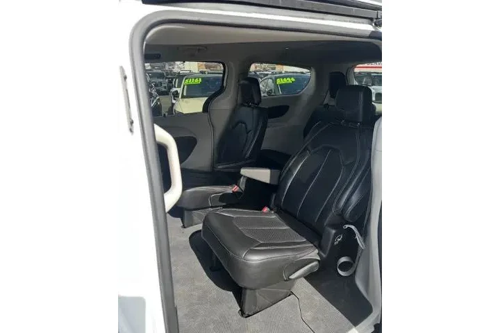 $18988 : Chrysler Voyager 2020 LXi 4d image 7