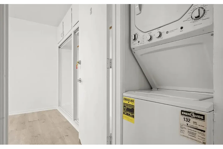 $3712 : 3 bedroom apartment available image 2