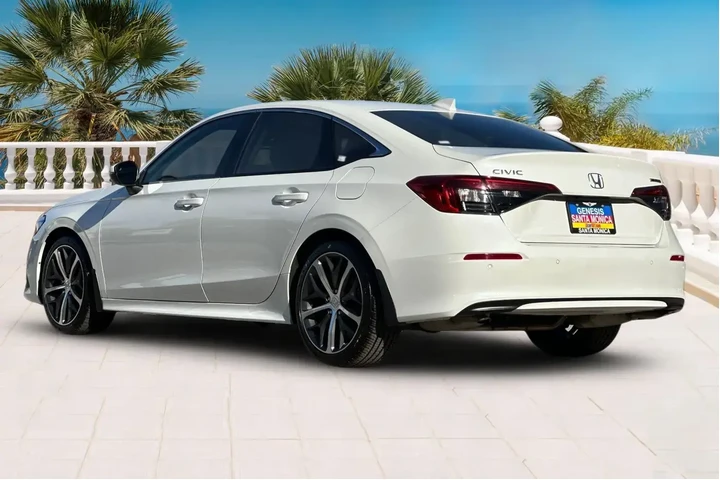 $29981 : Honda Civic 2024 Touring 4dr image 6