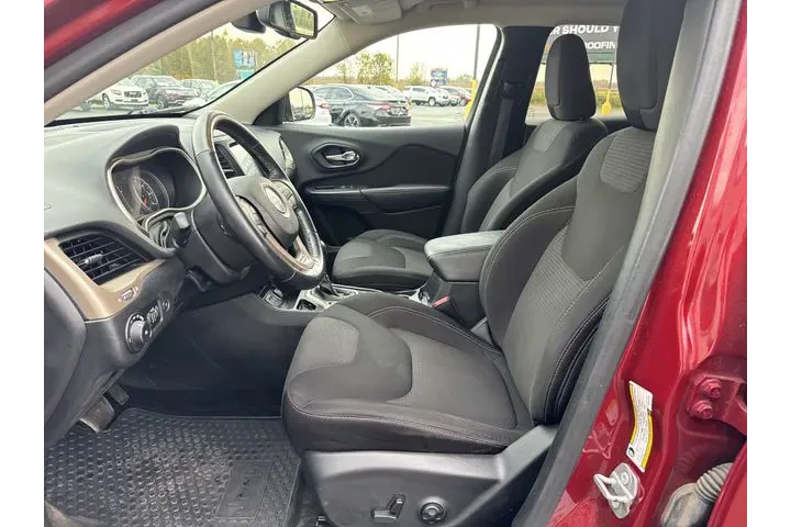 $8799 : Pre-Owned 2015 Cherokee Latit image 4