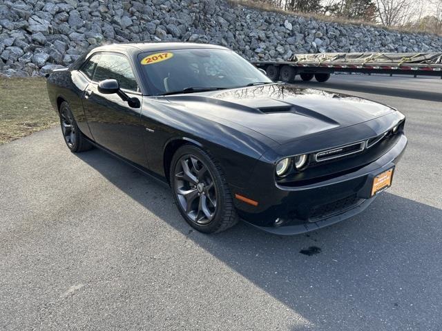 $28066 : PRE-OWNED 2017 DODGE CHALLENG image 3
