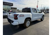 $31072 : Nissan Frontier 2023 4x4 S 4 thumbnail