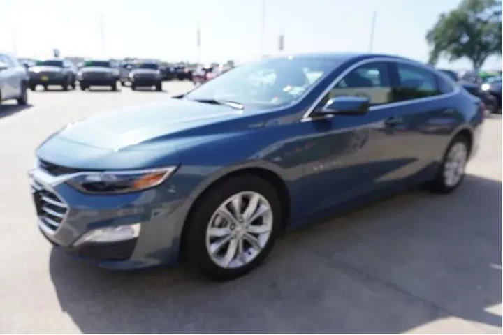 $21450 : Chevrolet Malibu 2024 LT 4dr image 2