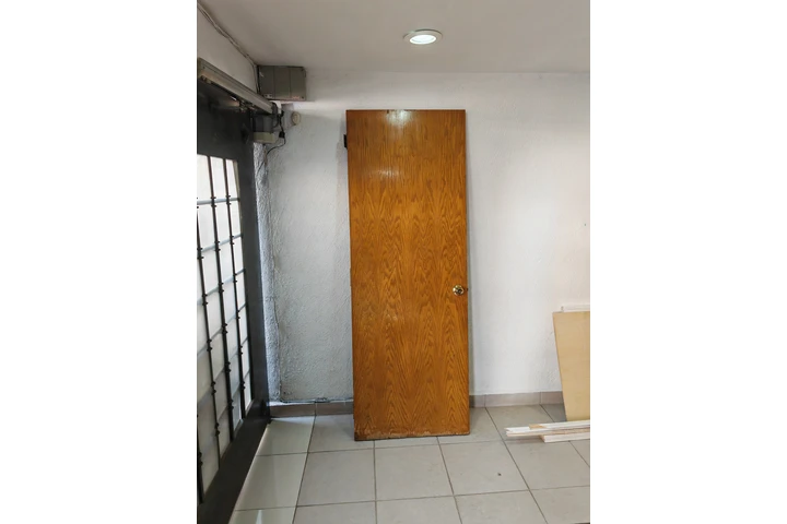 $700 : Puerta de madera de encino image 2