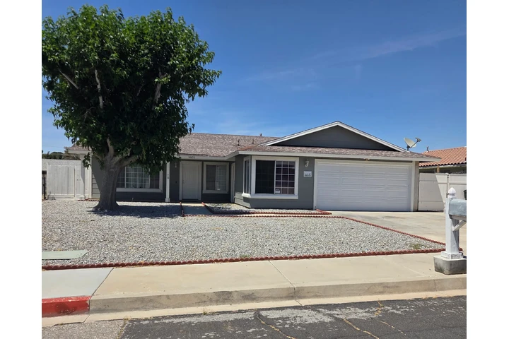 $1975 : Casa en Victorville, Ca. image 1