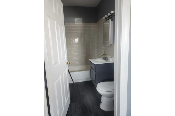 $3300 : SUR ESTE, ACEPTAMOS SECTION 8 image 1