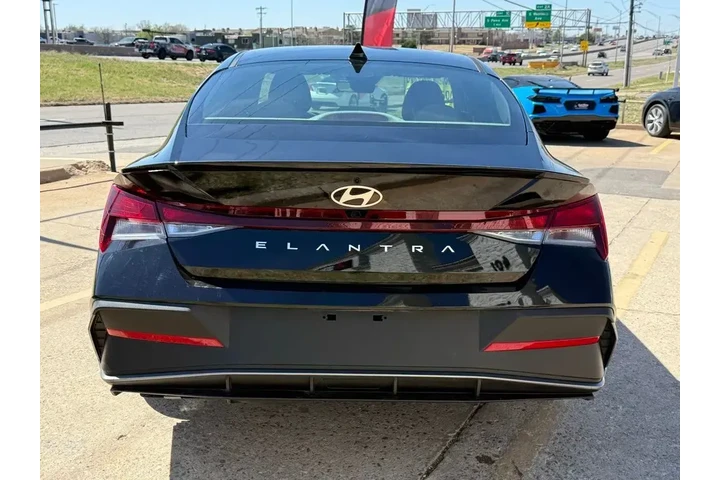 $23042 : Hyundai ELANTRA 2026 SEL Spo image 6