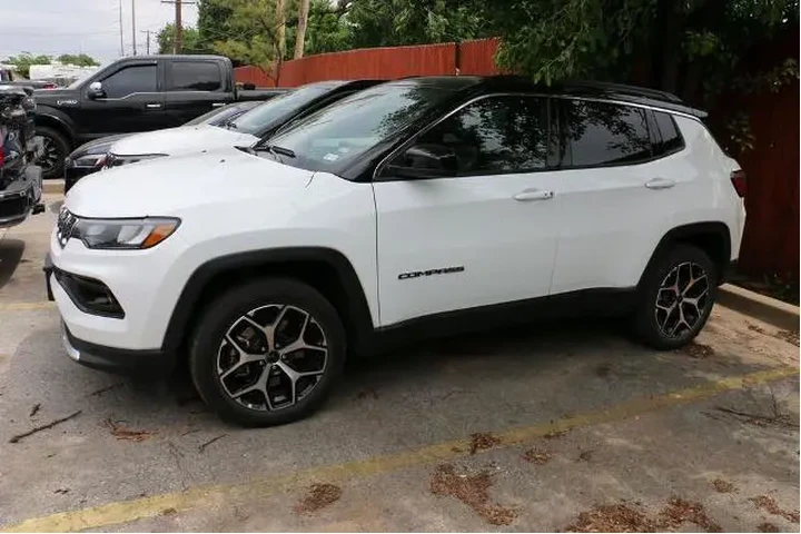 $27995 : Jeep Compass 2025 4x4 Limite image 5