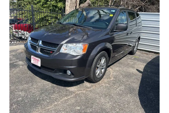 2015 Grand Caravan SXT image 1