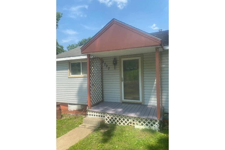 $985 : Rento casa buena area 2/1 image 1