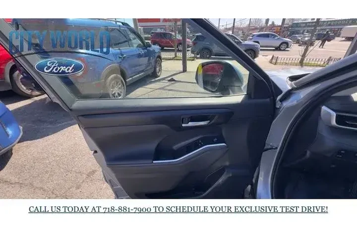 $38288 : Toyota Highlander 2023 AWD L image 6