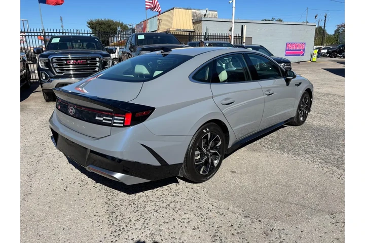 2025 Sonata SEL image 6