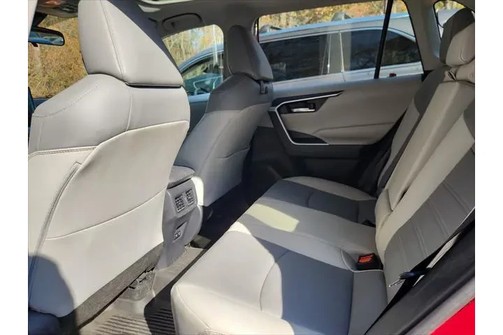 $24503 : Toyota RAV4 2019 XLE Premium image 7