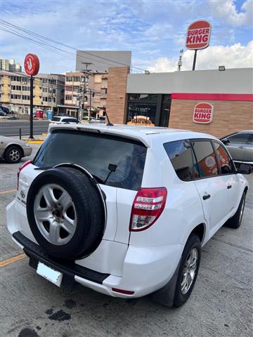 $6500 : BUY TOYOTA RAV-4, SE VENDE image 6