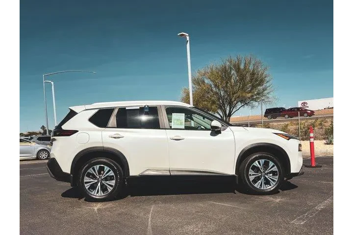 $17997 : Nissan Rogue 2023 SV 4dr Cro image 2