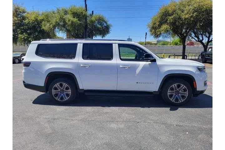 $38200 : Jeep Wagoneer L 2024 4x4 Ser image 2