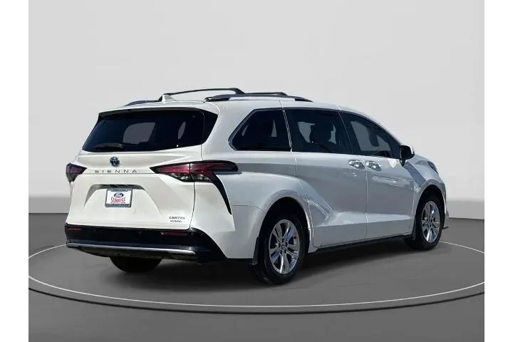 $39900 : Toyota Sienna 2024 Limited 7 image 5