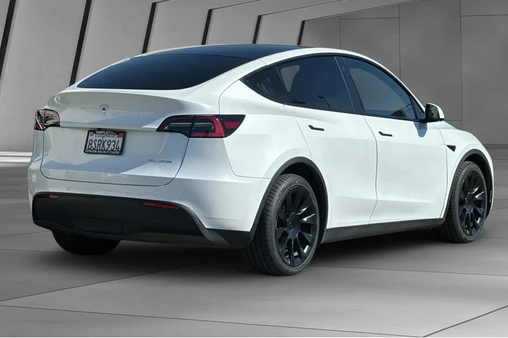 $26900 : Tesla Model Y 2020 AWD Long image 4