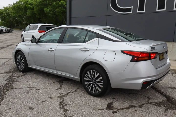 $22787 : 2025 Altima SV AWD image 6