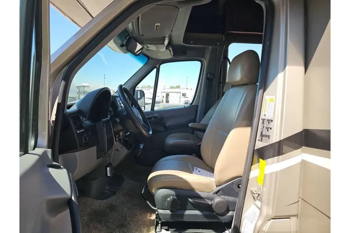 $69999 : 2015 Forest River Forester 24 image 4