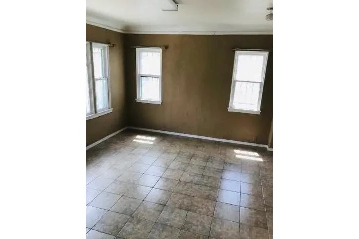 $1000 : Encantadora casa de 2 dormitor image 3