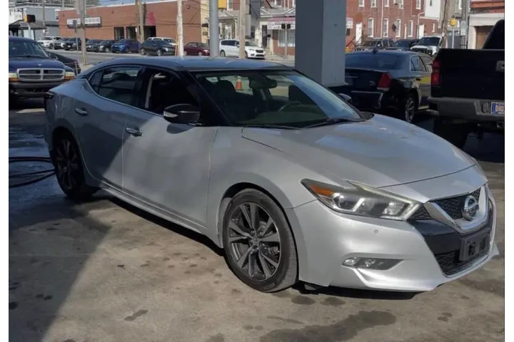 $9000 : 2017 Maxima 3.5 SV image 1