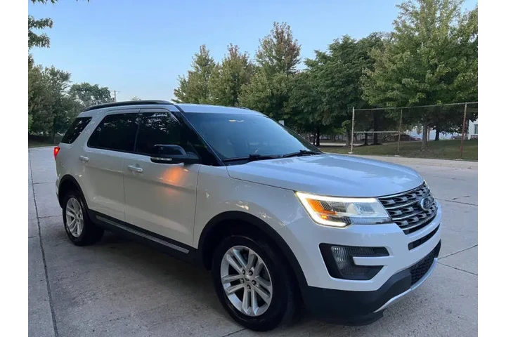 $9995 : 2016 Explorer XLT image 3