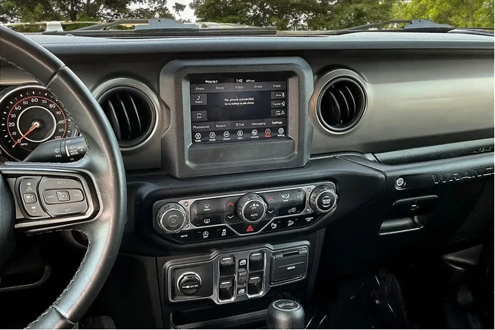 $27500 : Jeep Wrangler Unlimited 2021 image 9