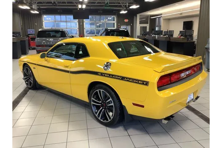 $27988 : Dodge Challenger 2012 SRT8 3 image 7