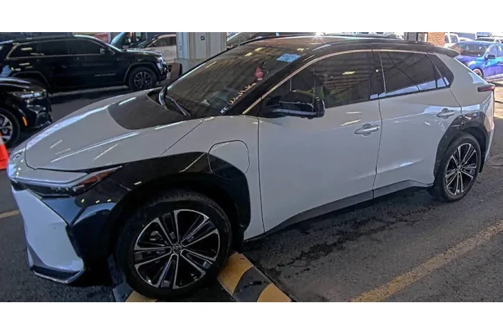 $23995 : 2023 bZ4X Limited image 4