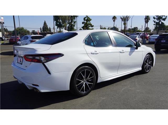 $27984 : 2023 Camry SE Sedan 4D image 6