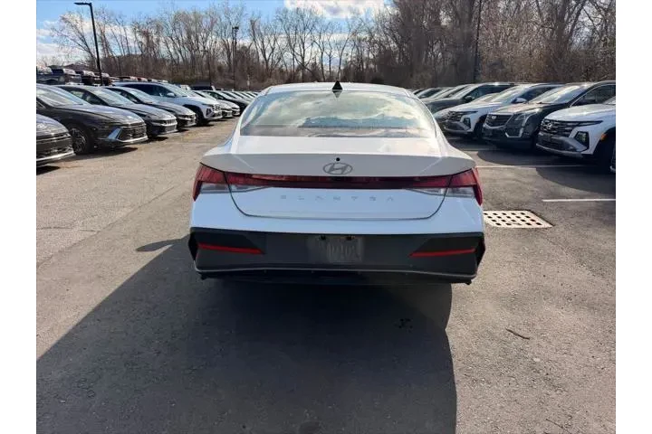 $18490 : Hyundai ELANTRA 2024 SEL 4dr image 5