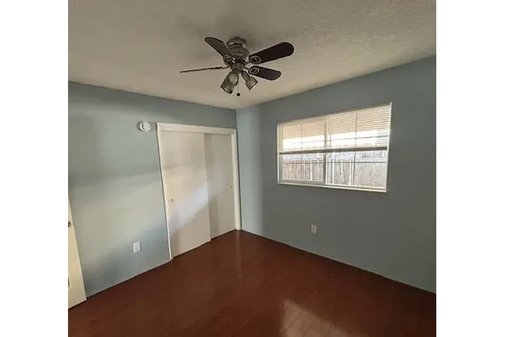 $1000 : move-in ready with gym and ful image 1