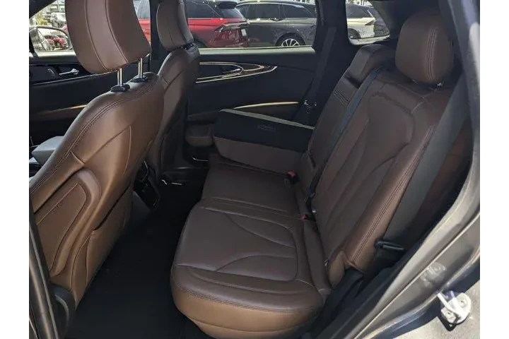 $37995 : Lincoln Nautilus 2023 AWD Re image 8
