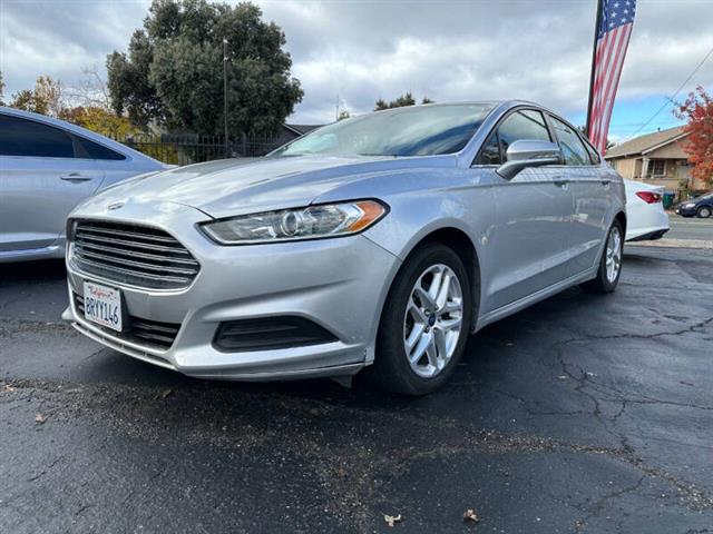 2015 Fusion SE image 3