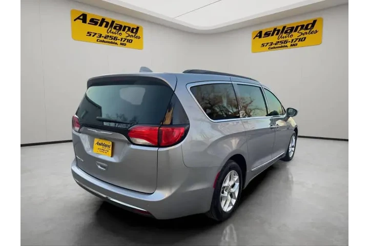 $10900 : 2017 Pacifica Touring-L image 6