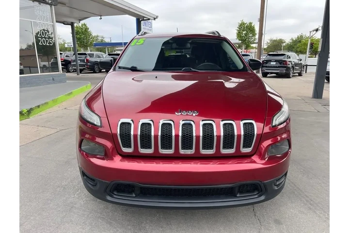 2015 Cherokee Sport FWD image 2