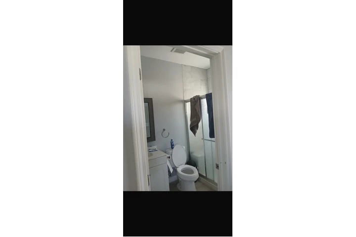 $1300 : Rento habitación  baño Privado image 2