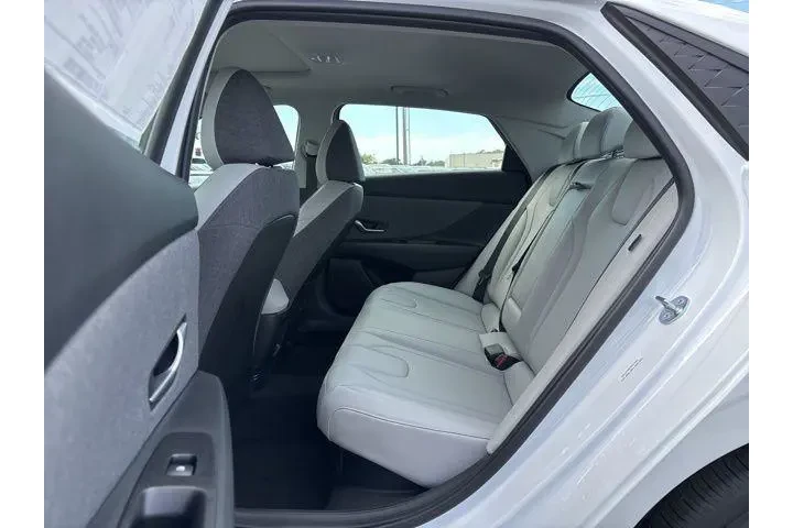 $27998 : Hyundai ELANTRA Hybrid 2025 image 5