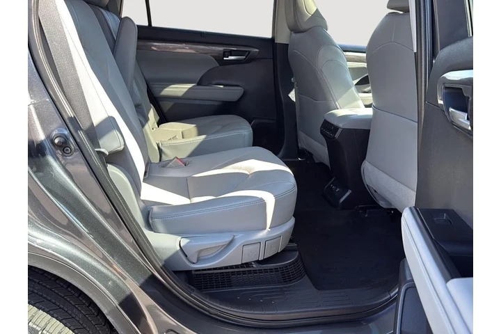 $38989 : 2021 Highlander Hybrid Limited image 10