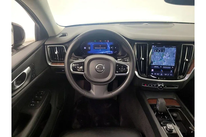 $23998 : Volvo S60 2024 B5 Plus Dark image 10