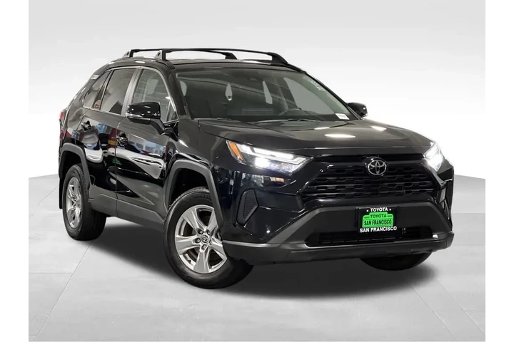 $30588 : Gold Certified2023 RAV4 XLE image 7