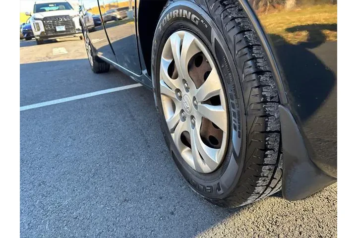 $3998 : Hyundai ELANTRA 2010 GLS 4dr image 9