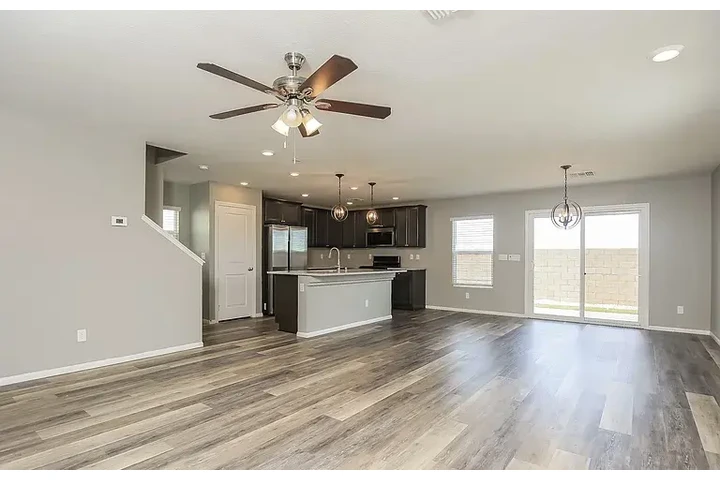$1600 : HOUSE FOR RENT IN LAS VEGAS image 3