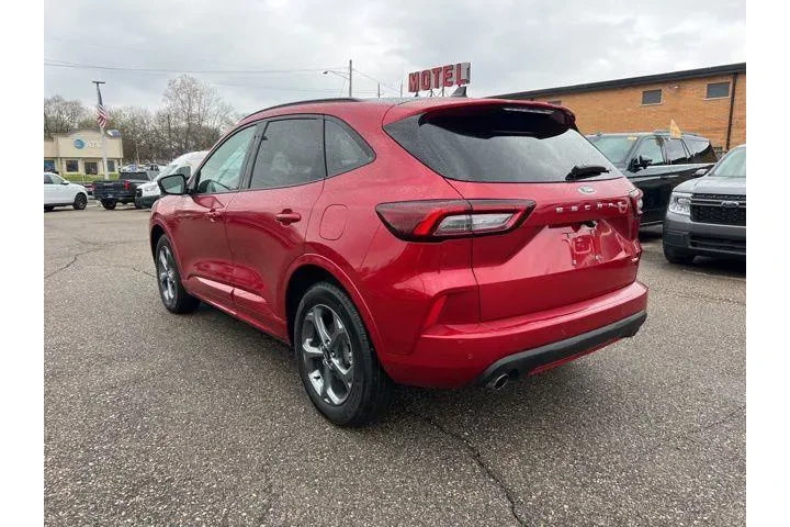 $24945 : Ford Escape 2023 AWD ST-Line image 6
