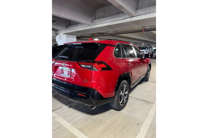 Toyota Rav4 Plug in 4DR SE image 4
