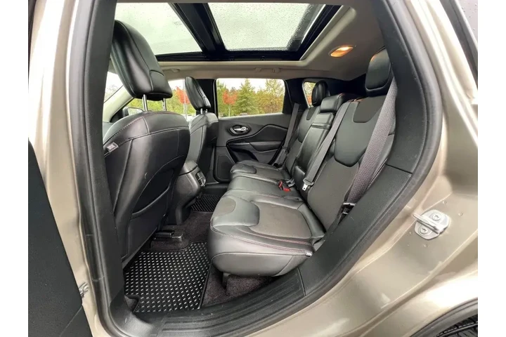 $13950 : Jeep Cherokee 2017 4x4 Trail image 7