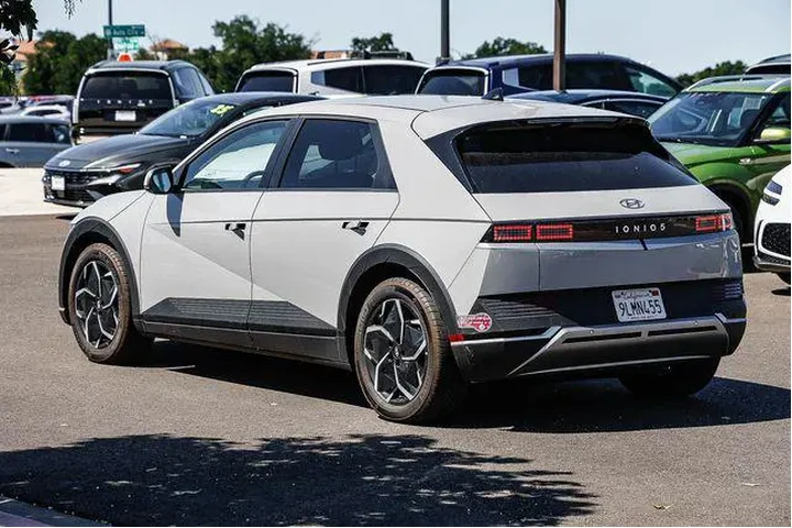 $25491 : Hyundai IONIQ 5 2024 SEL 4dr image 2