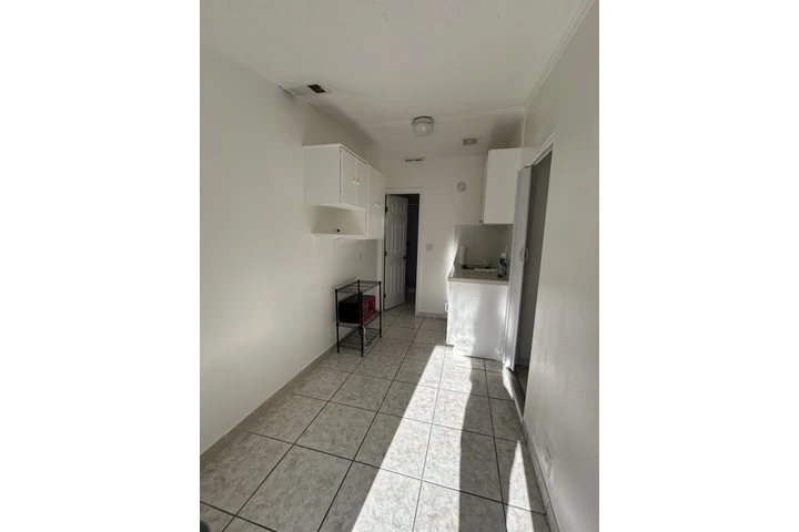 $1450 : Tengo estudio para rentar image 7